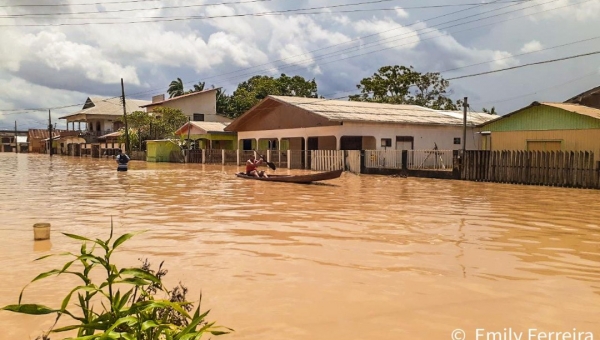 Com 28 mil pessoas afetadas pela enchente, prefeita Maria Lucinéia decreta estado de calamidade pública em Tarauacá